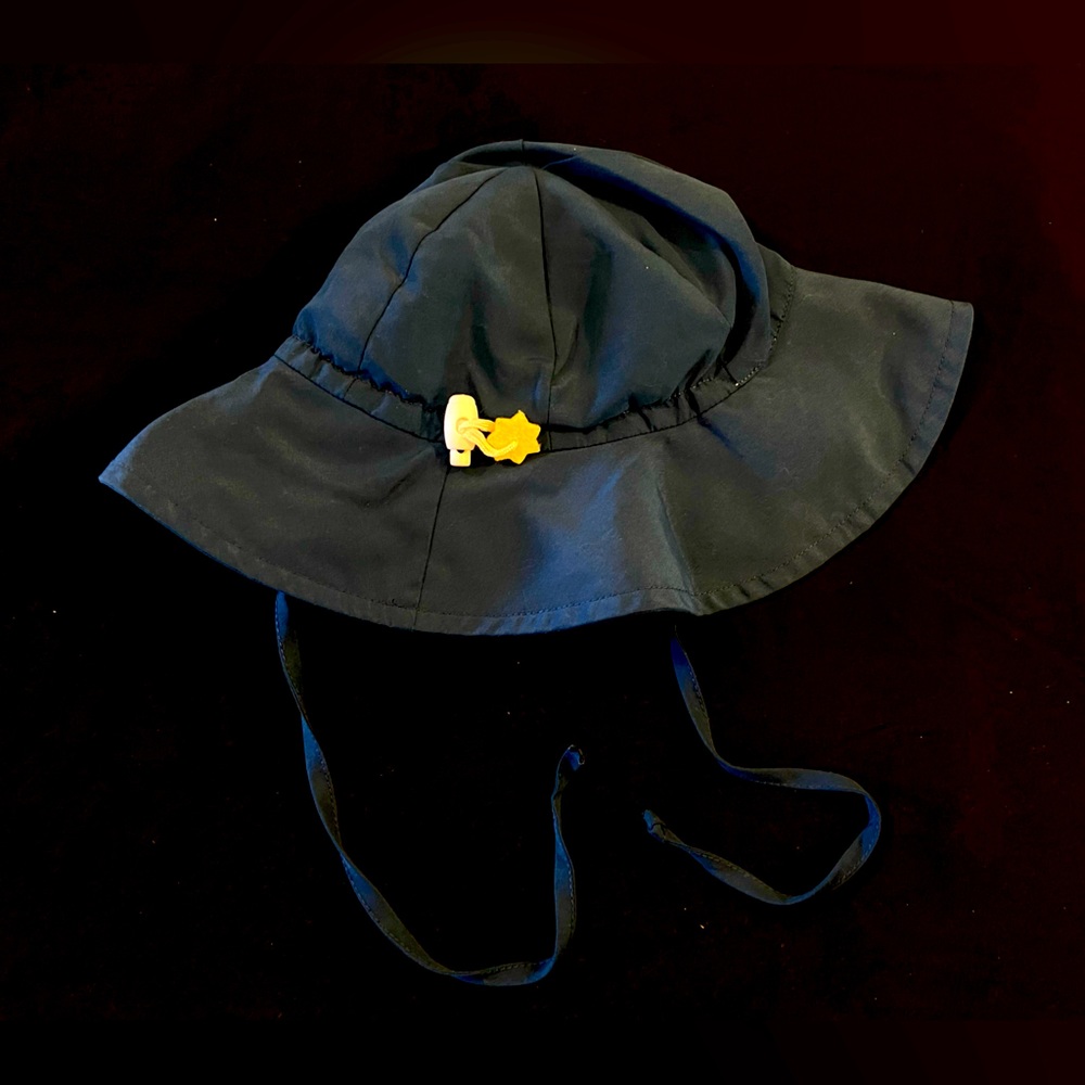IPlay Boys Navy Bucket Hat with Straps Size:6-18 months.